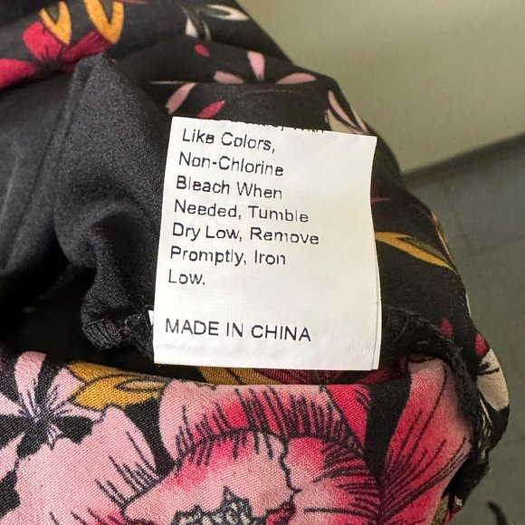 Shein Black V-neck Floral Dress, XS, Pre-owned - Picture 4 of 4